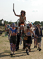 Queen Boudica's supporters carry her to the enemy!
