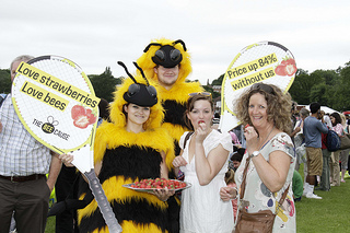 Giant bees handing out free strawberries at Wimbledon