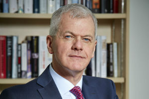 Sir David Bell has announced he is to leave the University of Reading