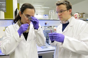 Dr Al Edwards and a colleague in the lab