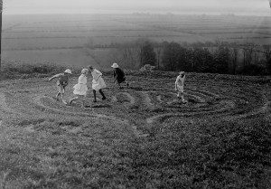 Children playing at Julian’s Bower, Lincolnshire. The MERL, University of Reading, Eric Guy Collection
